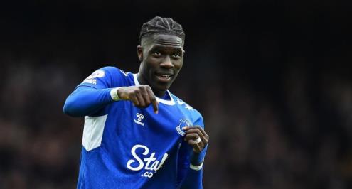 تقارير: برشلونة ينافس أرسنال على ضم أونانا من إيفرتون